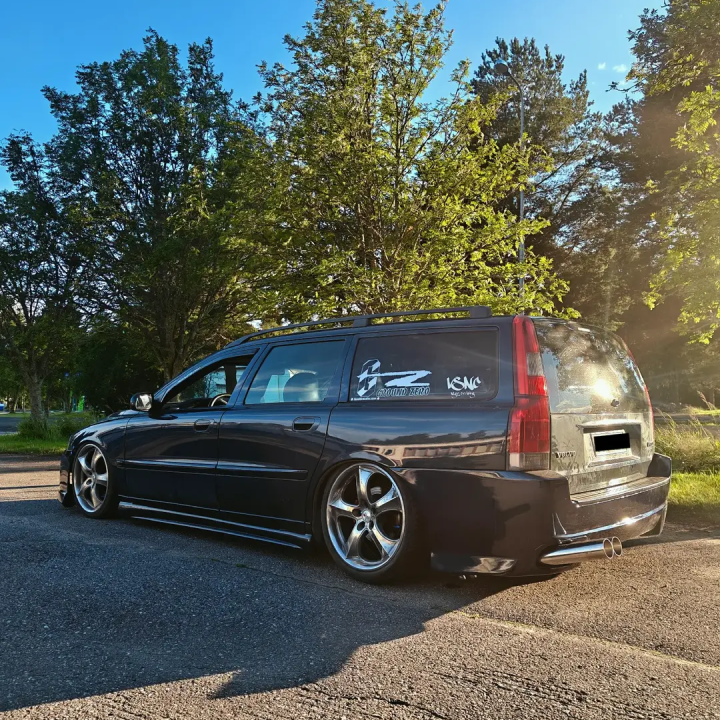 67300