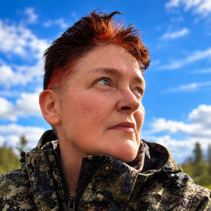 Miettelias-ulkoilumuotokuva-pilvitaivaalla